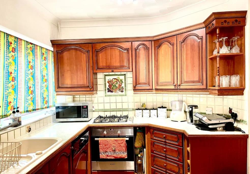 Stunning 1 Bedroom And Double Sofa Bed Near Train Station Southampton Dış mekan fotoğraf